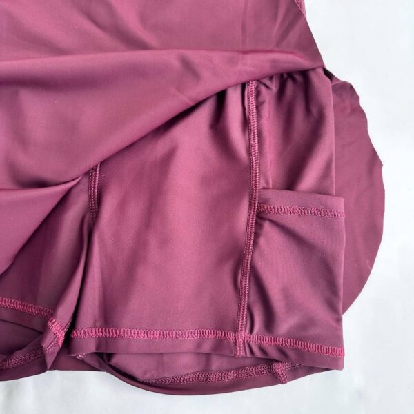 Set falda short color vino + top dulcinea - Imagen 7